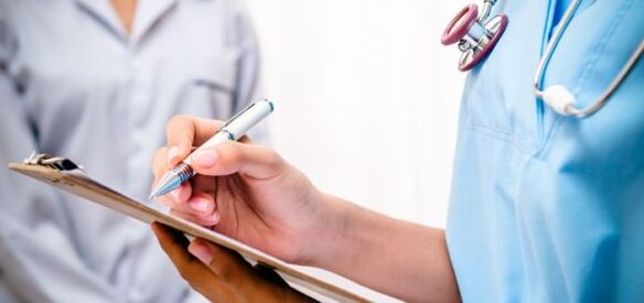 ექიმი დანიშნავს მკურნალობას წელის ტკივილისთვის